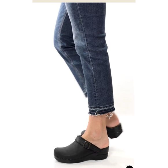 Dansko Ingrid 238 Stapled Clog with Strap Size 39/ Pristine - Picture 3 of 10